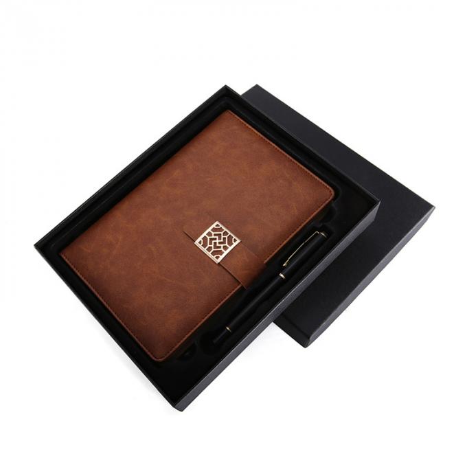 Cuaderno de los efectos de escritorio del diario de la PU del hardcover A5 con el cierre magnético