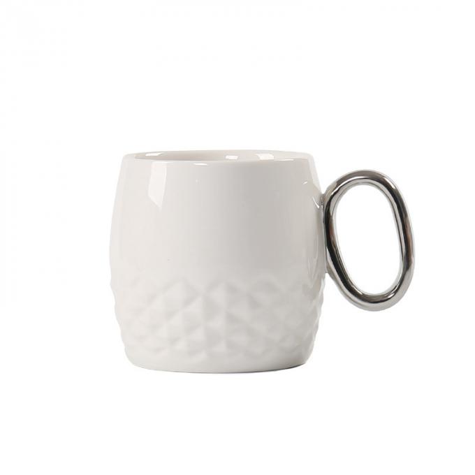 El café de cerámica divertido asalta la piña de la porcelana forma las tazas blancas negras de la taza con oro maneja el recuerdo promocional plateado del viaje