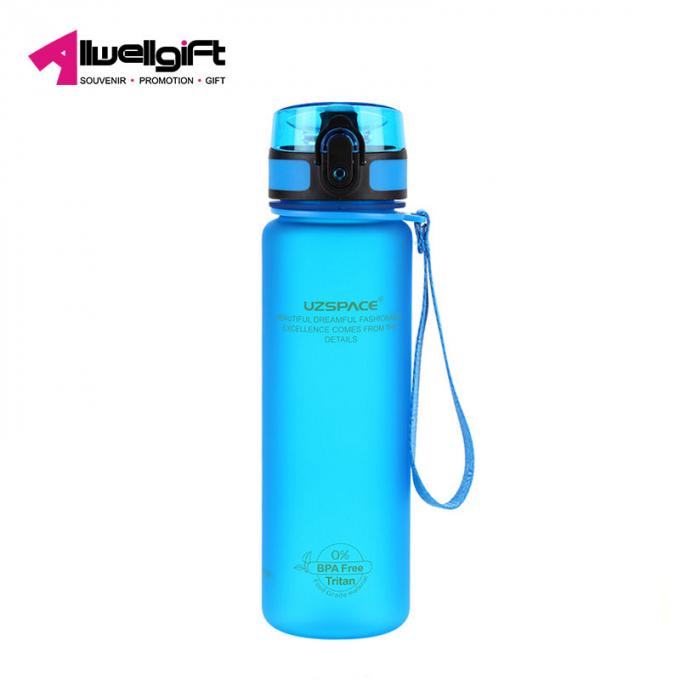 500ML se divierte la caldera de la taza del agua con la botella de agua al aire libre del viaje de la aptitud de la taza plástica mate colorida del guardapolvo para las muchachas