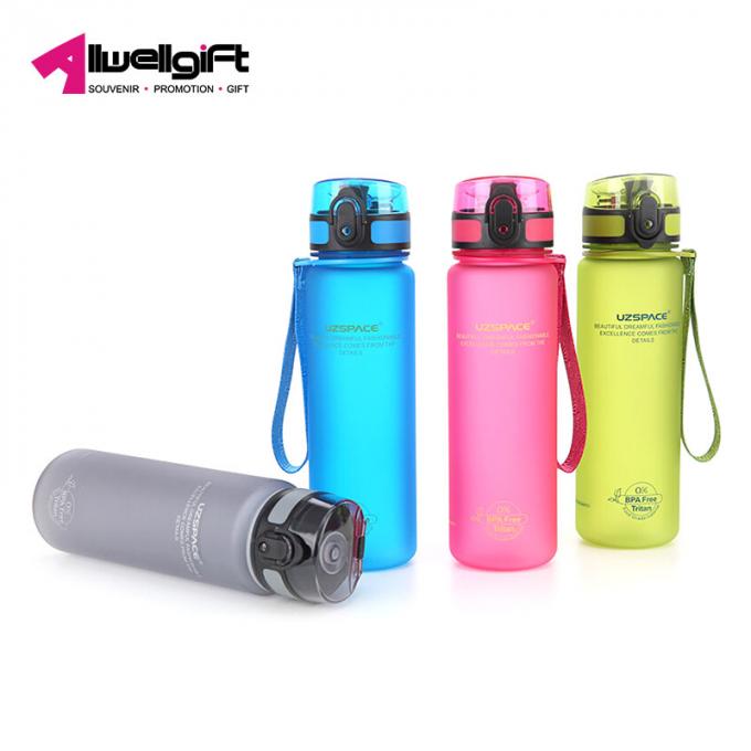 500ML se divierte la caldera de la taza del agua con la botella de agua al aire libre del viaje de la aptitud de la taza plástica mate colorida del guardapolvo para las muchachas